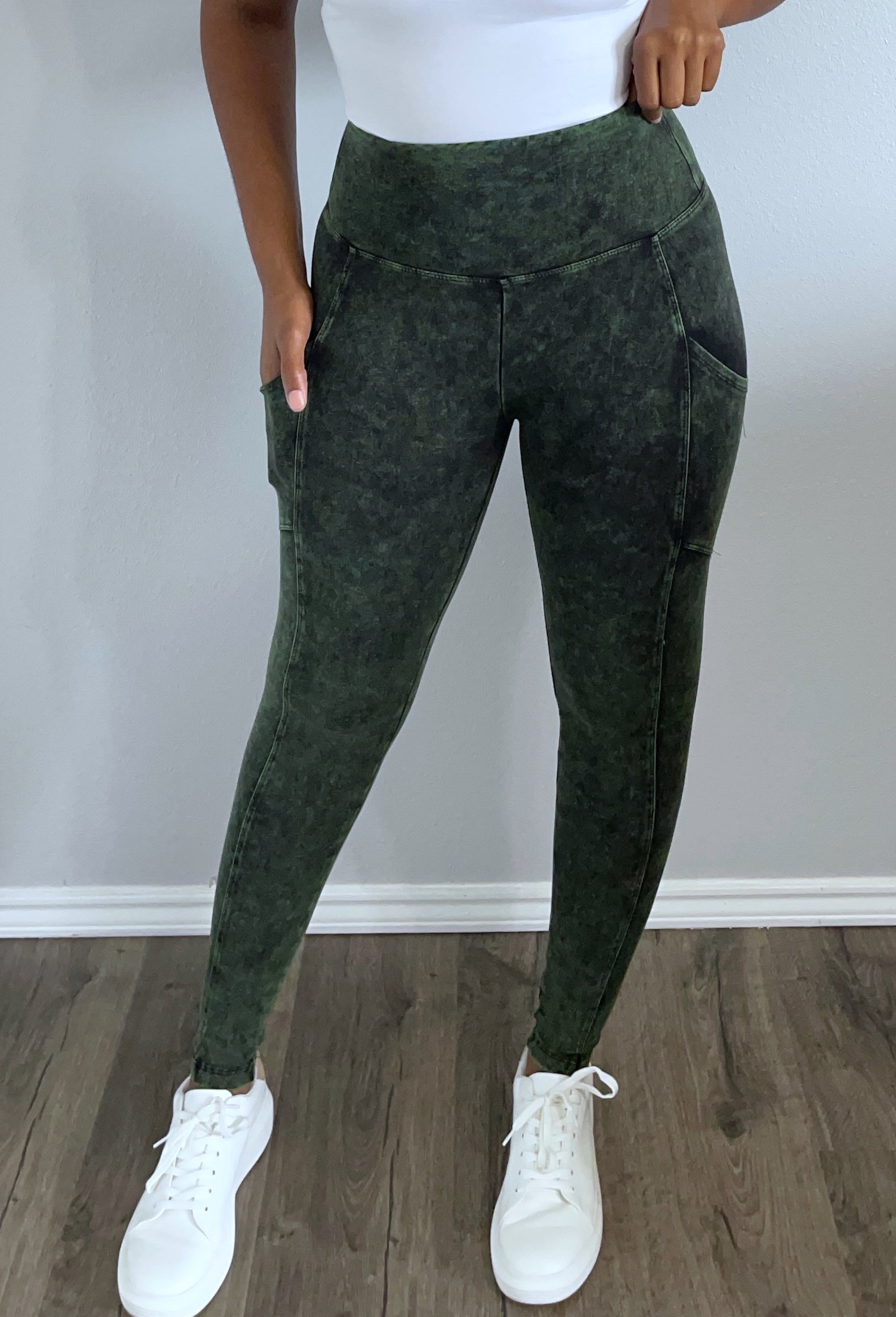 On the Go Mineral Pocket Leggings | Army Green